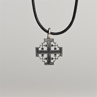 Pendentif en étain sur corde croix Jérusalem