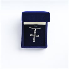 Cross / Jesus Medal with 18" Chain and velvet Box Silver plated Made in France Médaille avec chaîne 18" Plaqué argent fabriqué en France